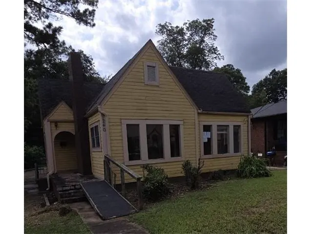 1240 18th St SW foreclosure property image
