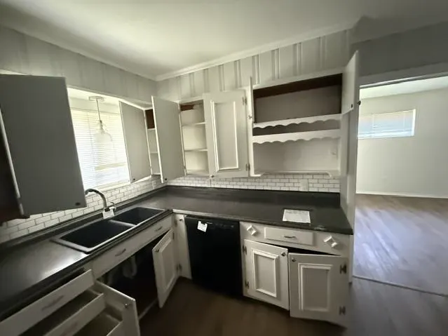 408 E 13th St foreclosure property image