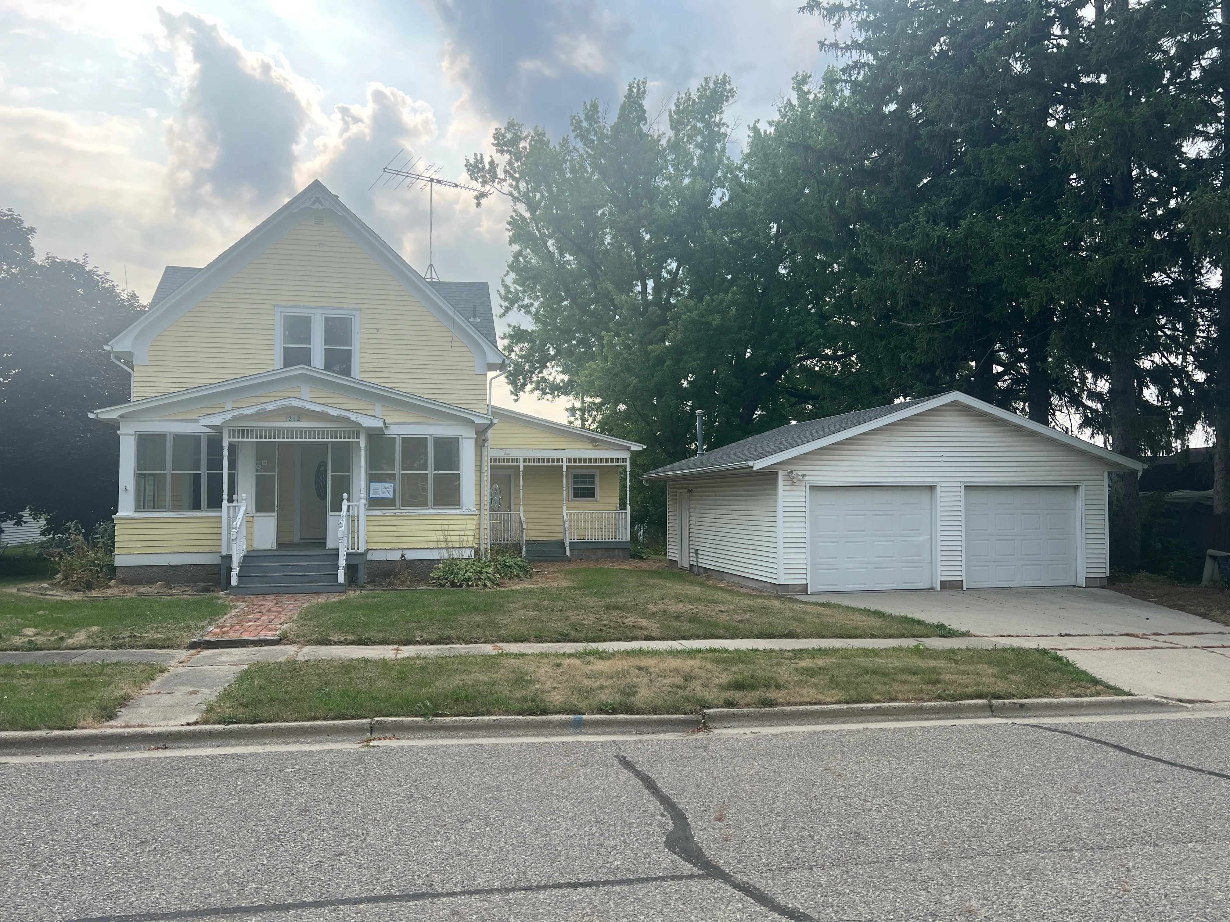 212 2nd Ave foreclosure property image